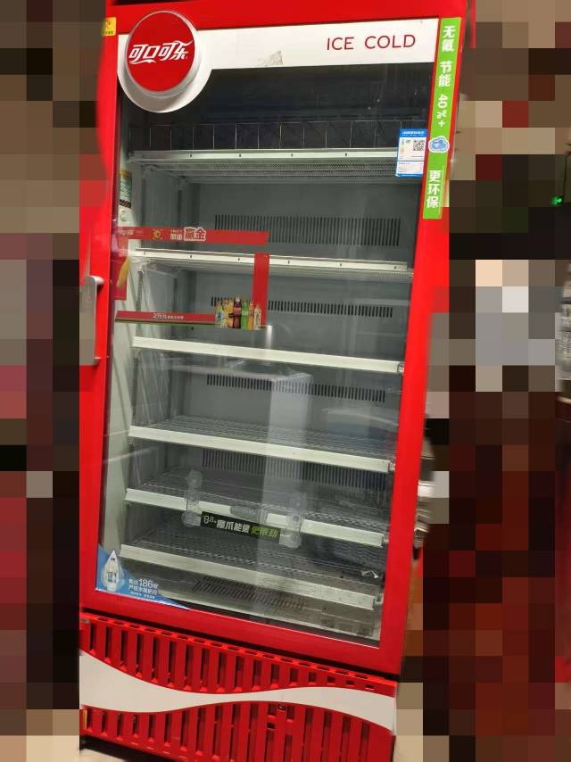 可口可乐单门风冷展示柜，外观经典红色，九成新！尺寸94×64×210，风冷无霜设…
