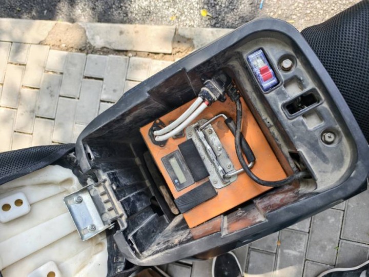 出手一辆自由行电动车，阵风锂电，72V50A充满电能跑100公里左右，时速达到6…图片3