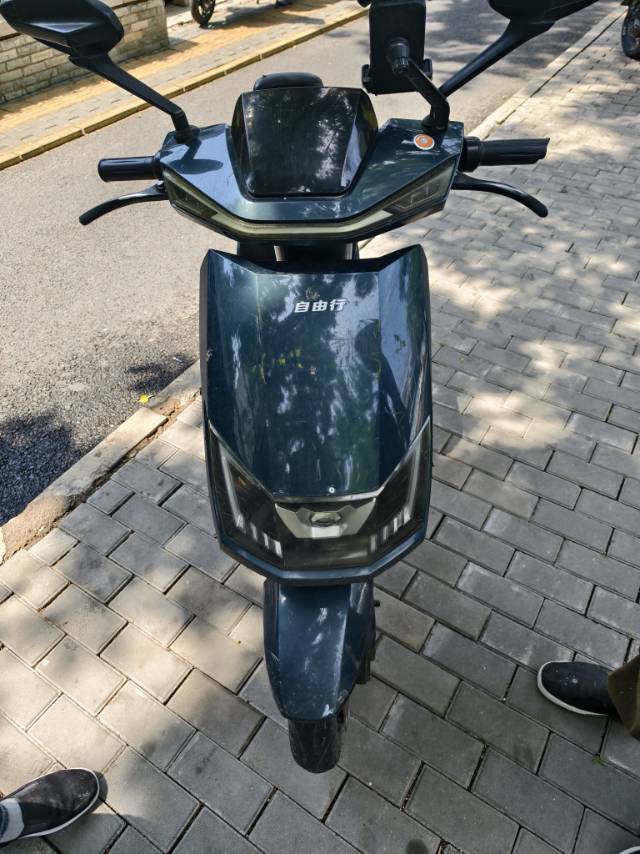 出手一辆自由行电动车，阵风锂电，72V50A充满电能跑100公里左右，时速达到6…