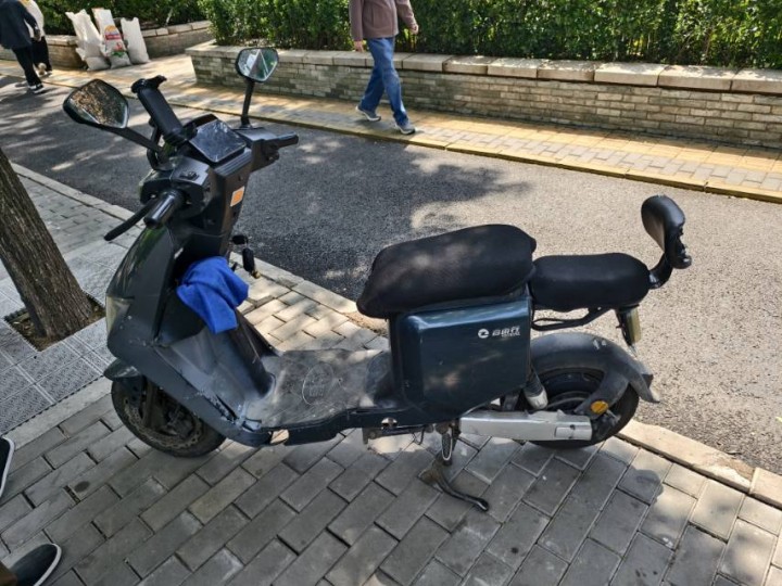 出手一辆自由行电动车，阵风锂电，72V50A充满电能跑100公里左右，时速达到6…图片4