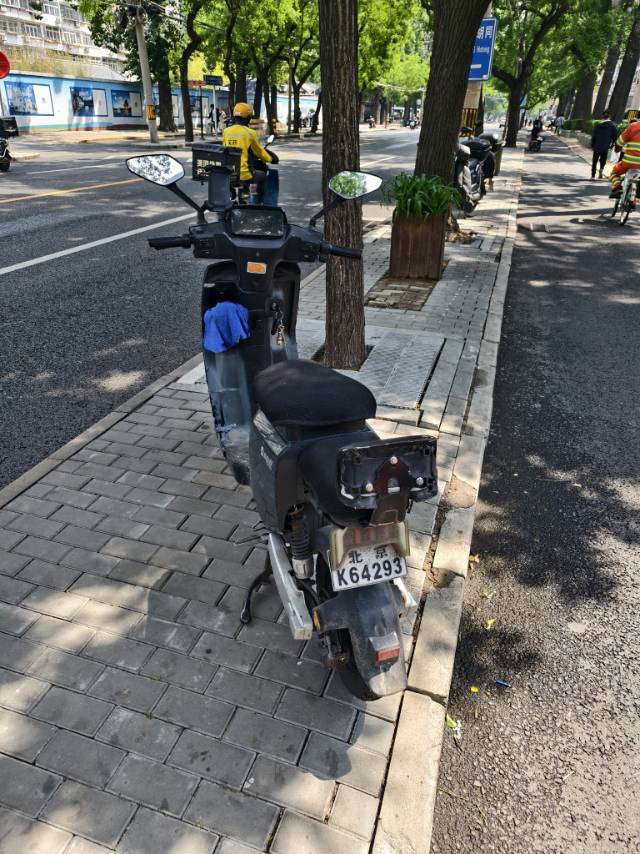 出手一辆自由行电动车，阵风锂电，72V50A充满电能跑100公里左右，时速达到6…图片2