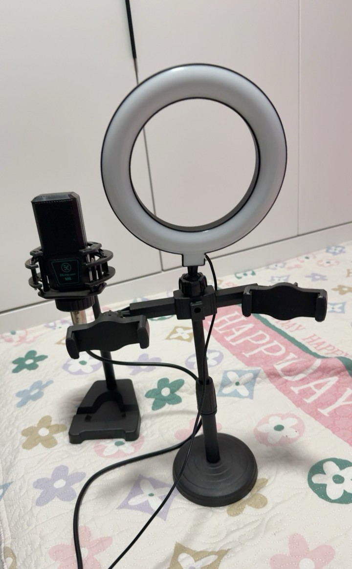 全新的声卡套装，功能完好，可当作音响使用，自带外放功能。品牌是金运，非常适合直播…