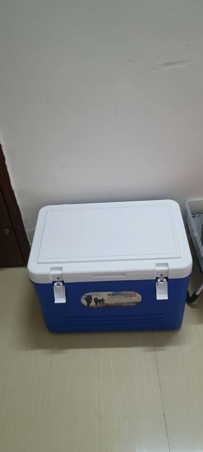 保温箱 40L 使用不足一个月 半月有余 不经常使用 底部有轻微使用摩擦痕迹 其…