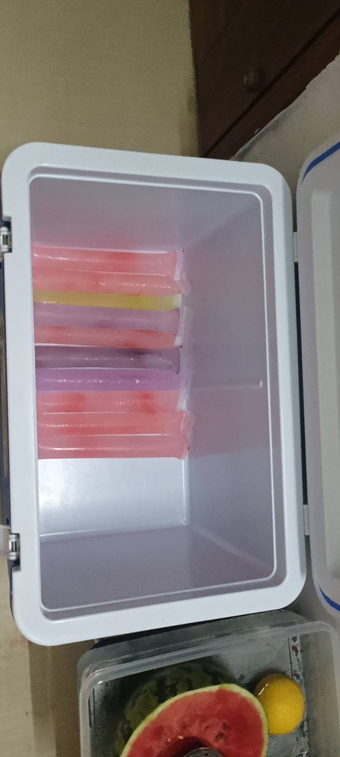保温箱 40L 使用不足一个月 半月有余 不经常使用 底部有轻微使用摩擦痕迹 其…图片4