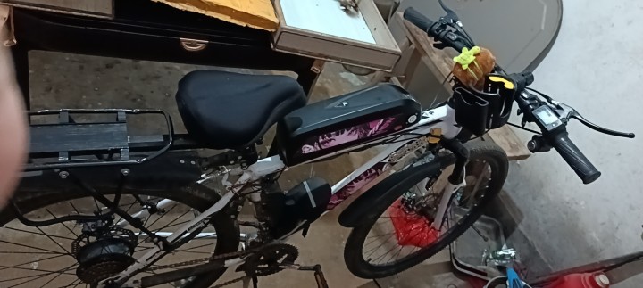 电助力山地车，刚换1个多星期的电池，满电纯电能跑50公里，车是白色2023年9月…图片2
