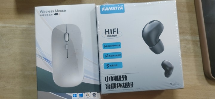 1.全新 无线耳机MINI13   材质：ABS塑料 五金 25元2. 全新 双…