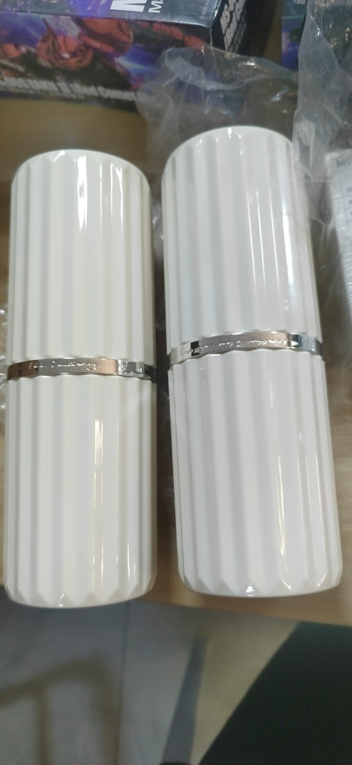 旅行漱口杯 白色+银色  材质：PET.ABS全新 2个，有一个带蝴蝶15元1个…图片2