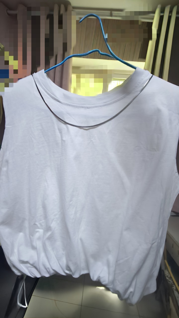 衣服有点大，穿不了，吊牌也在