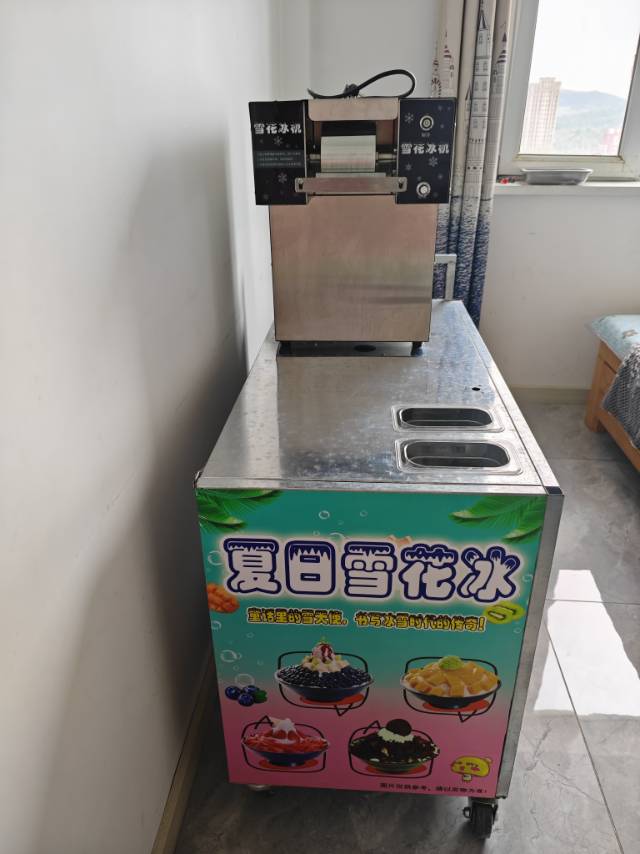 全新雪花冰机，原价1600元，现低价出售，同城自提