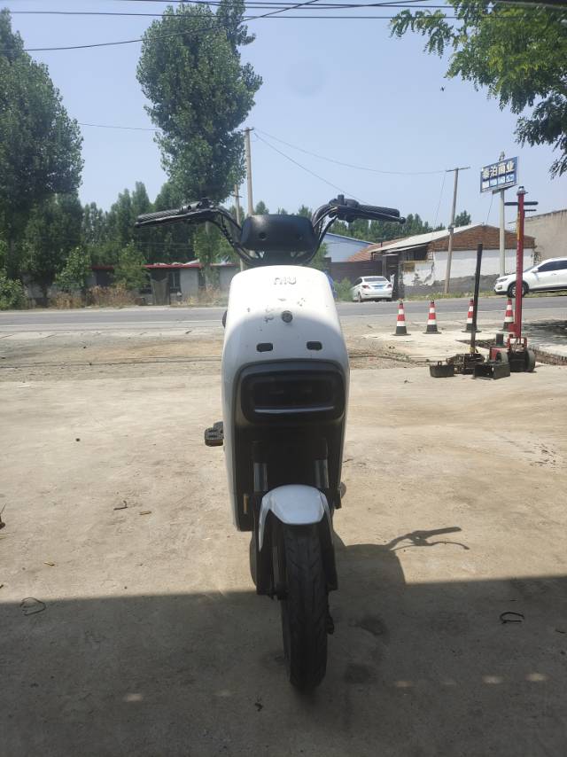 小牛电动车 家里不用了  新电瓶  48-12四块  续航40公里图片2