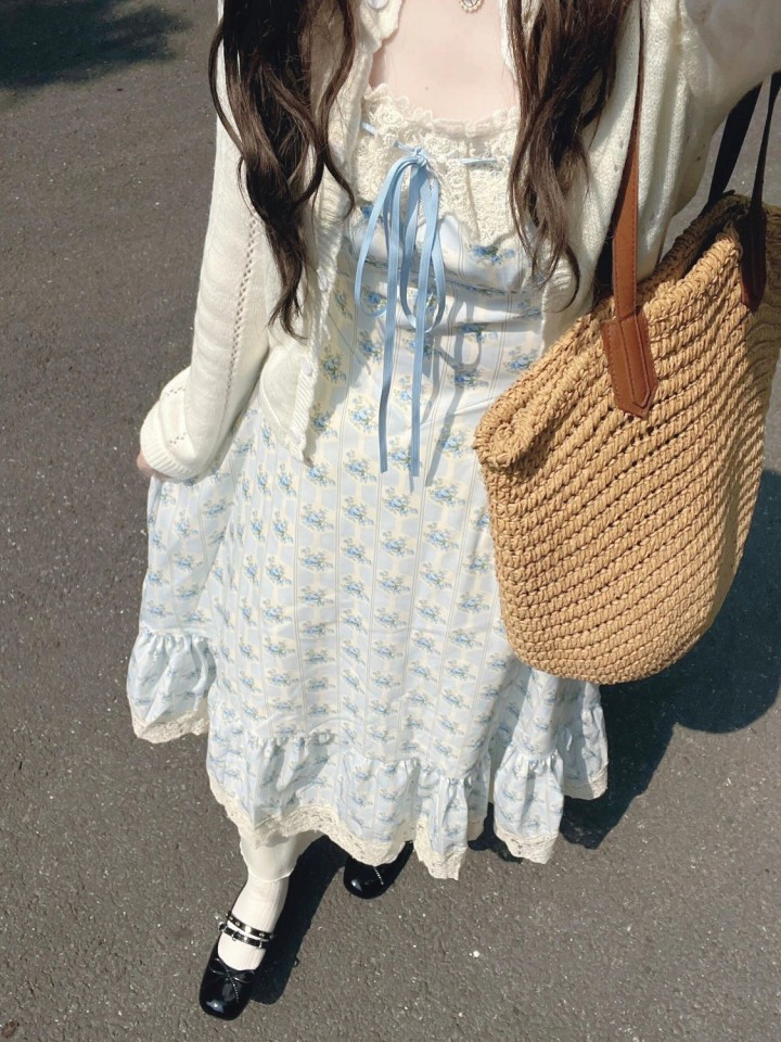 温柔风甜美小清新碎花背带连衣裙女生夏季新款小众蕾丝蝴蝶长裙子图片2