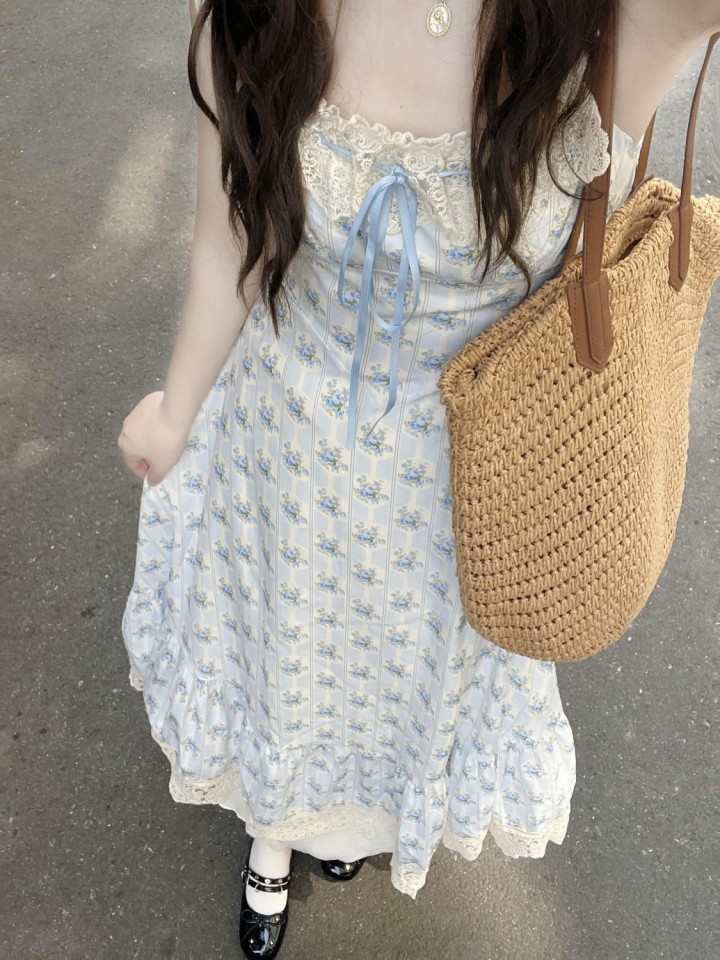 温柔风甜美小清新碎花背带连衣裙女生夏季新款小众蕾丝蝴蝶长裙子图片4