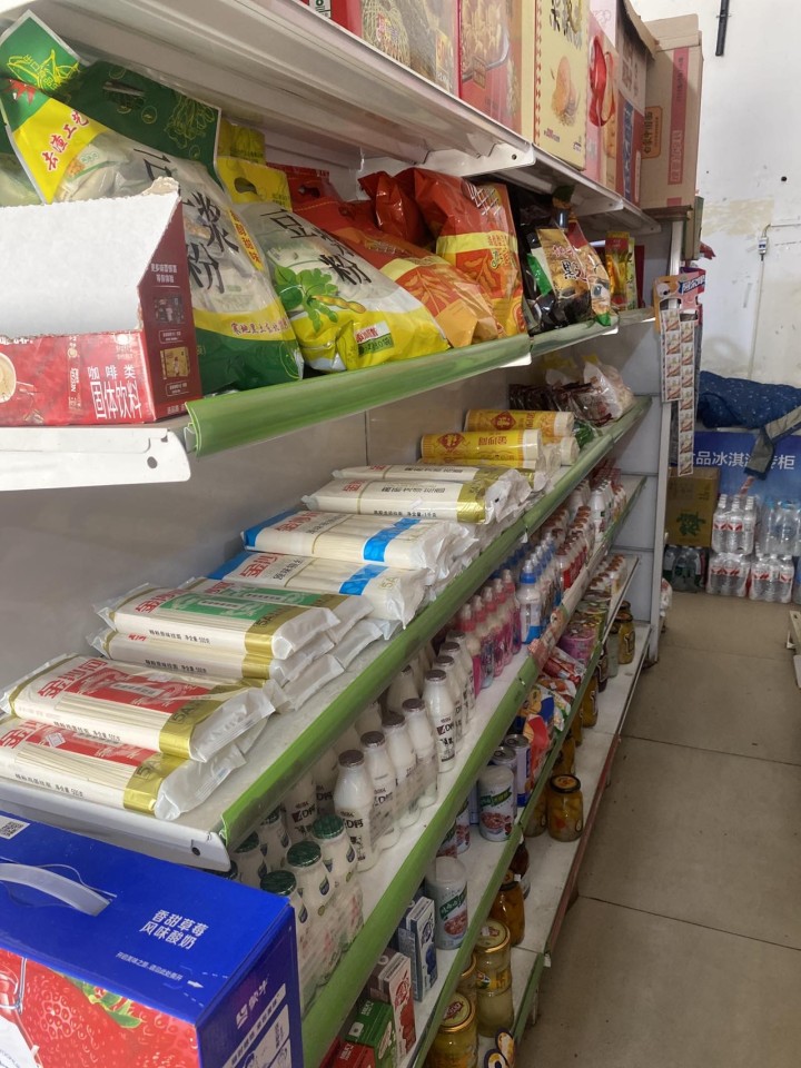 超市转让，烟证22档，百货蔬菜水果，食品齐全烟酒！门口有停车位！面积80  转让…图片3