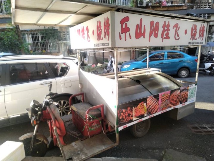 二手摆摊烧烤车转让，成都五大花园7500。两组电池9成新。干了一个多月，然后开店…图片4