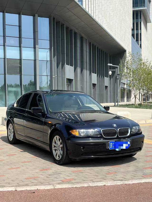 宝马06年e46 忍痛割爱 就此转让 京牌背户带蓝铁片 手续全齐一张纸不差 永久…