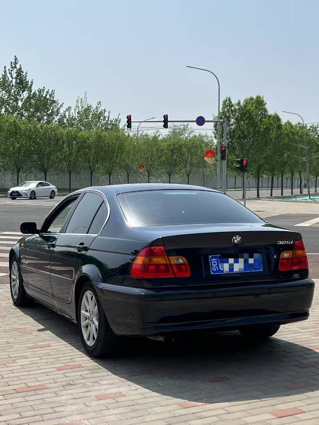 宝马06年e46 忍痛割爱 就此转让 京牌背户带蓝铁片 手续全齐一张纸不差 永久…图片3