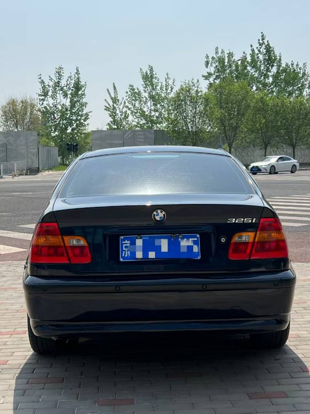 宝马06年e46 忍痛割爱 就此转让 京牌背户带蓝铁片 手续全齐一张纸不差 永久…图片4