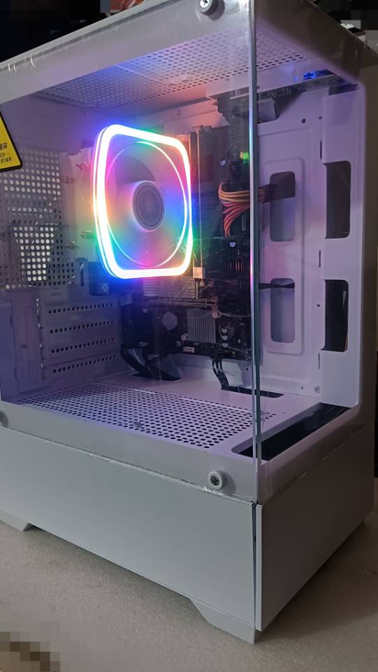 全新二手库存电脑主机，i5 8400 6核，睿频高达4.0Ghz，16G四代内存…