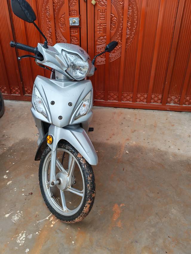 个人使用豪爵铃木弯梁车，因为换车原因，车况很好，行驶公里数少，证件齐全，有需要的…