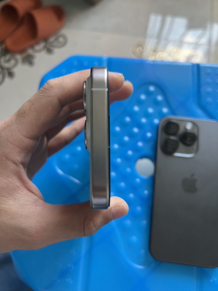 苹果15pro 128 白色 换过屏幕 便宜出图片3