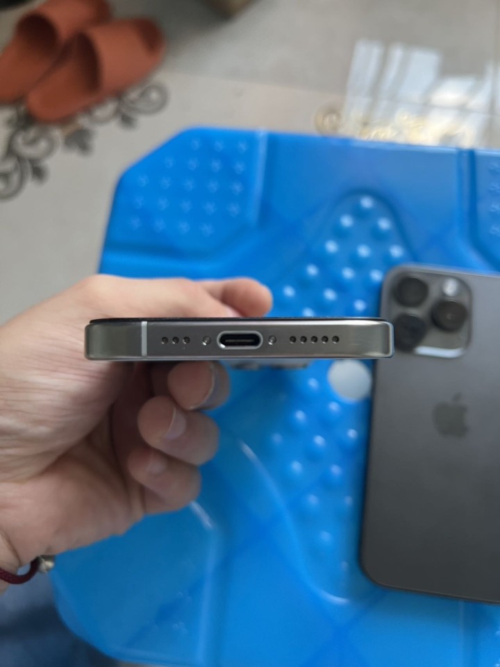 苹果15pro 128 白色 换过屏幕 便宜出图片2