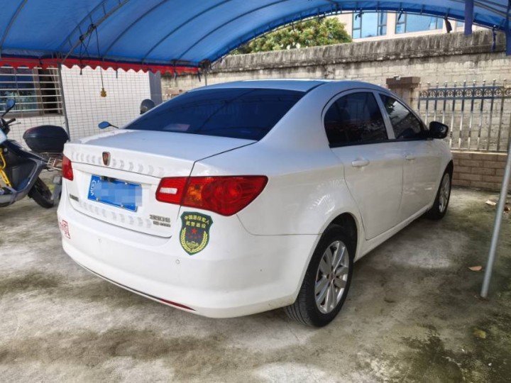 因换车出售家用练手车，荣威350s自动豪华天窗版，白色，17年上牌，8-9万公里…图片3