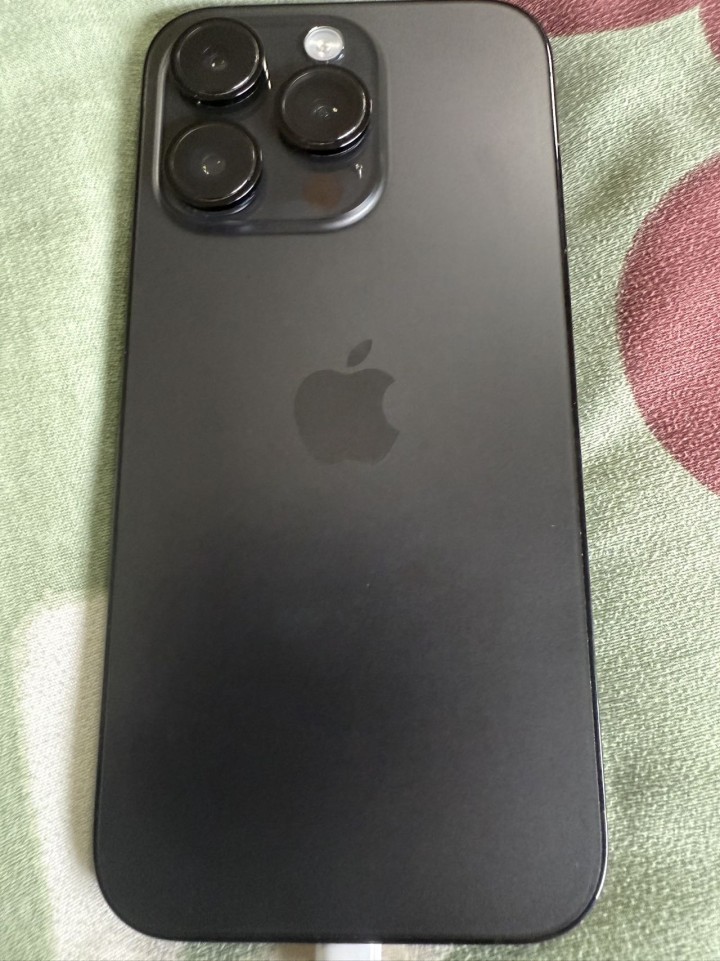 苹果14Pro，128G，93成新，电池健康度83%。边框有点掉漆，无拆修，功能…