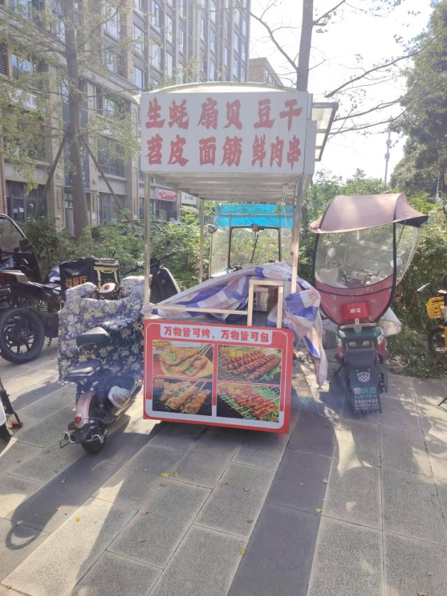 可做小吃，也可做烧烤，多用途车，买来没用两个月就没做了，买的时候连架子一起总共花…图片3