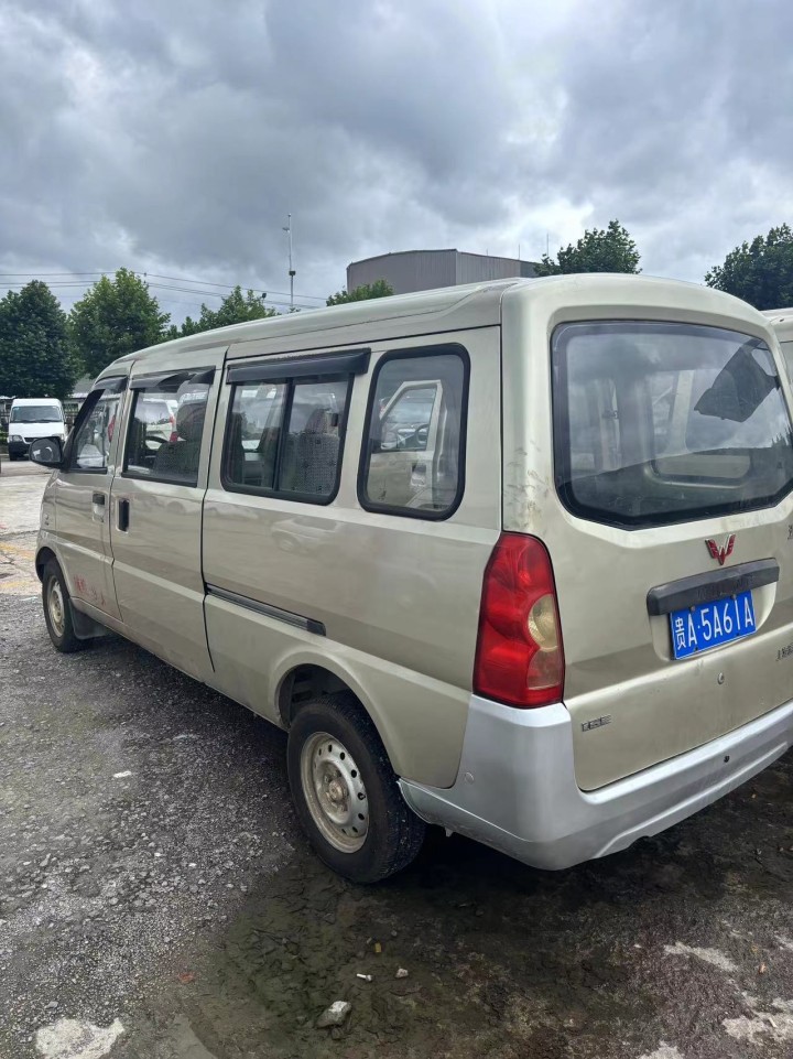 求购一台闲置五菱面包车，?的朋友联系19885020987