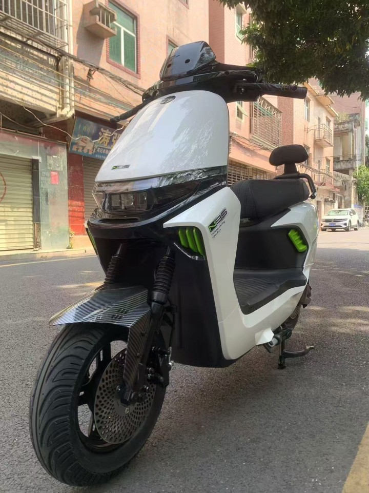 电驱牛M95C高配版，可分期，0首付。新国标。速度70十不用年审、不用驾驶证1、…