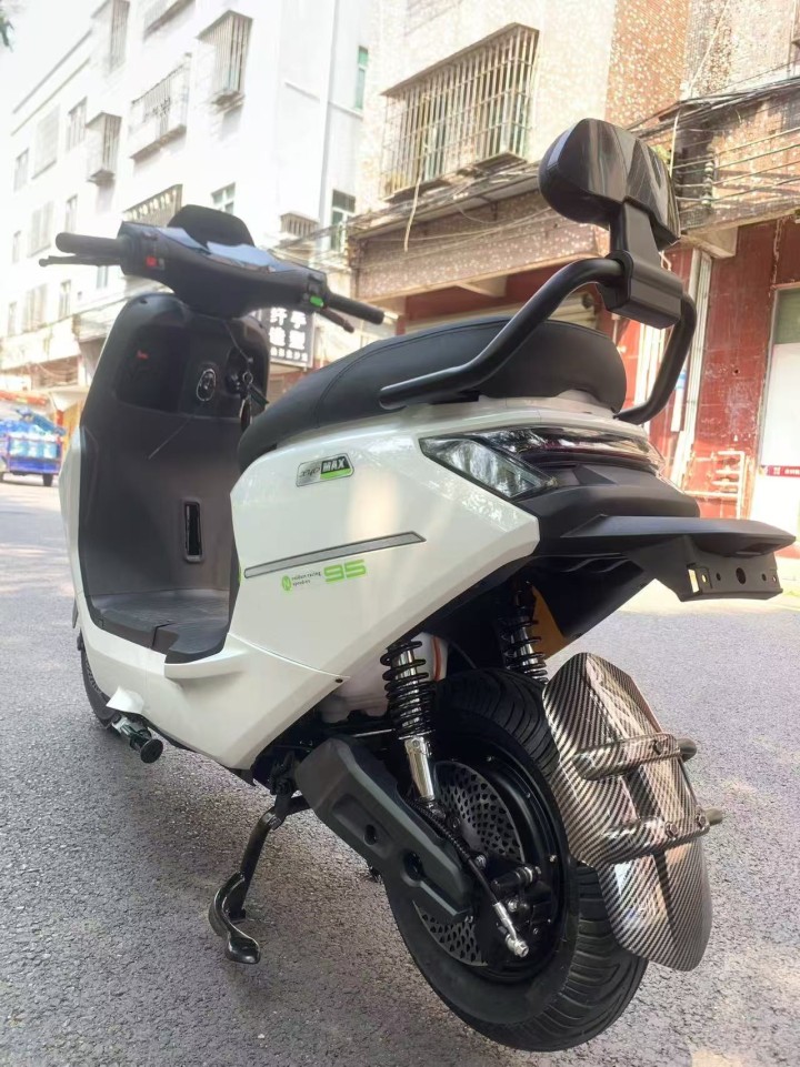 电驱牛M95C高配版，可分期，0首付。新国标。速度70十不用年审、不用驾驶证1、…图片5