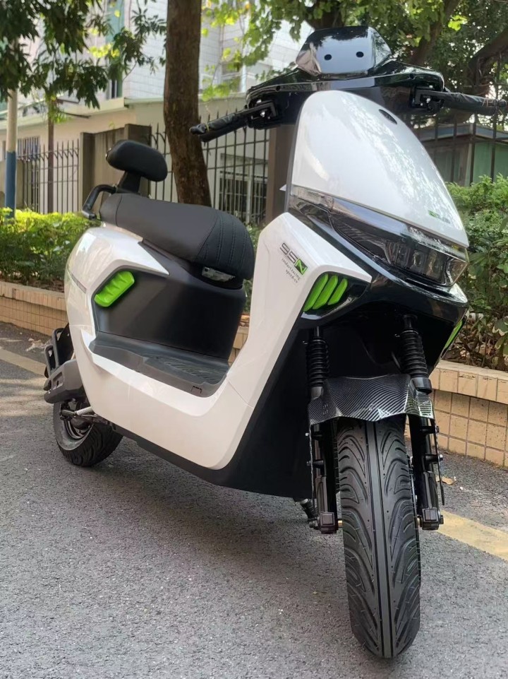电驱牛M95C高配版，可分期，0首付。新国标。速度70十不用年审、不用驾驶证1、…图片2