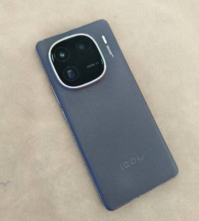 iQOO12Pro 赛道16+1TB 全原装99新电池?100！成色保护的极好、…