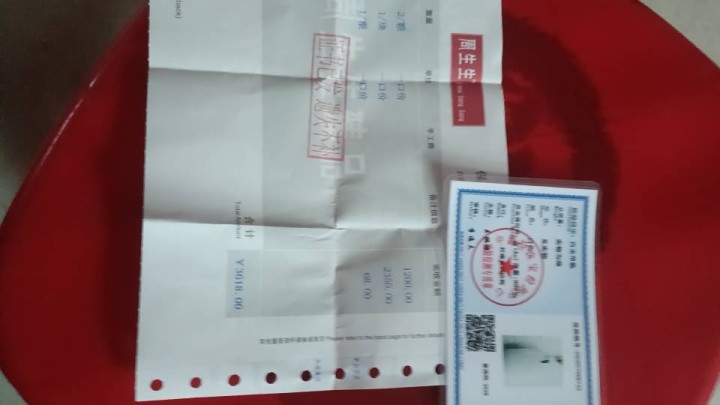 周生生正品和田白玉吊坠，带原装盒子和证书。玉质温润通透，无瑕疵裂纹，配足金吊坠和…图片2
