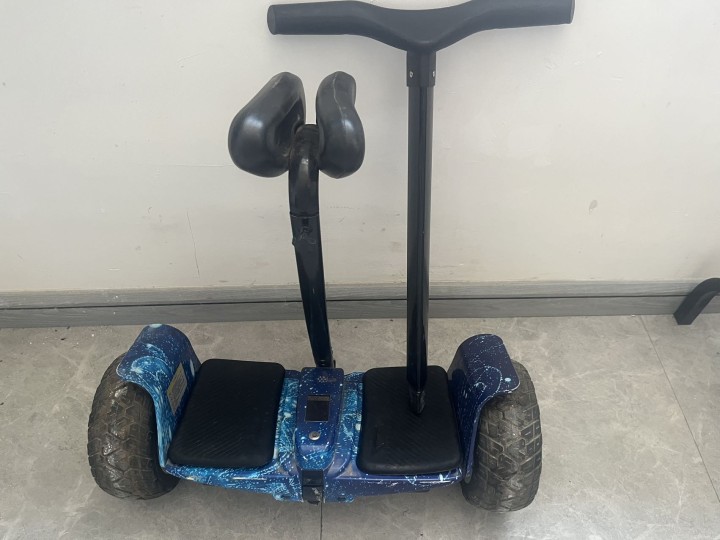 出售智能平衡车，最大承重120KG，成人儿童均可使用。炫彩车轮，带大灯，购于天猫…图片2