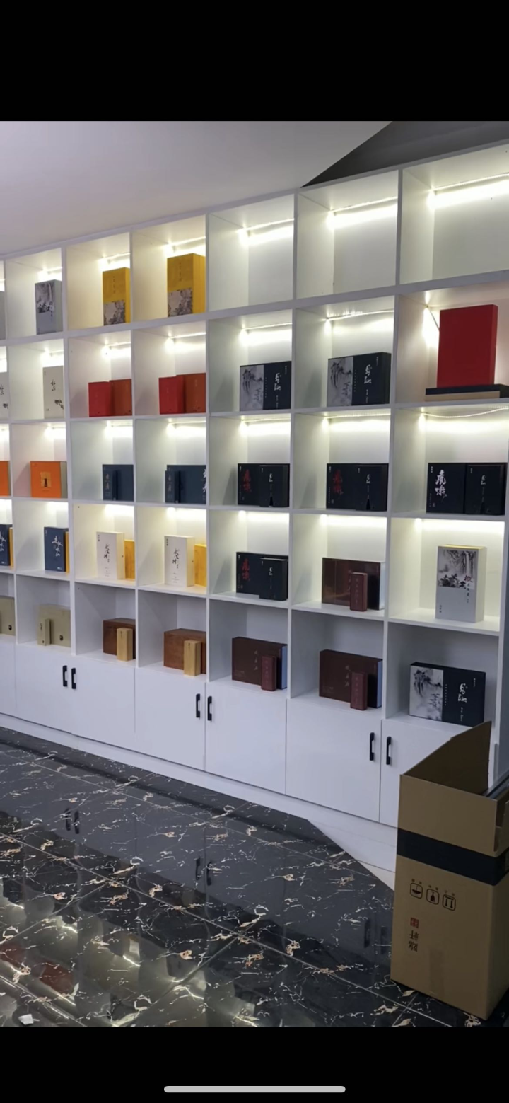 大厅展示柜，直播背景展柜，长约5米，高约3米，纯实木手工打造，以下是成品效果