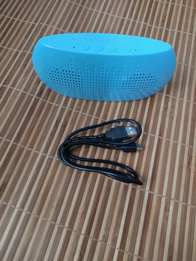 路路通蓝牙音箱，可以连蓝牙，也可以插内存卡，带收音机功能。图片3
