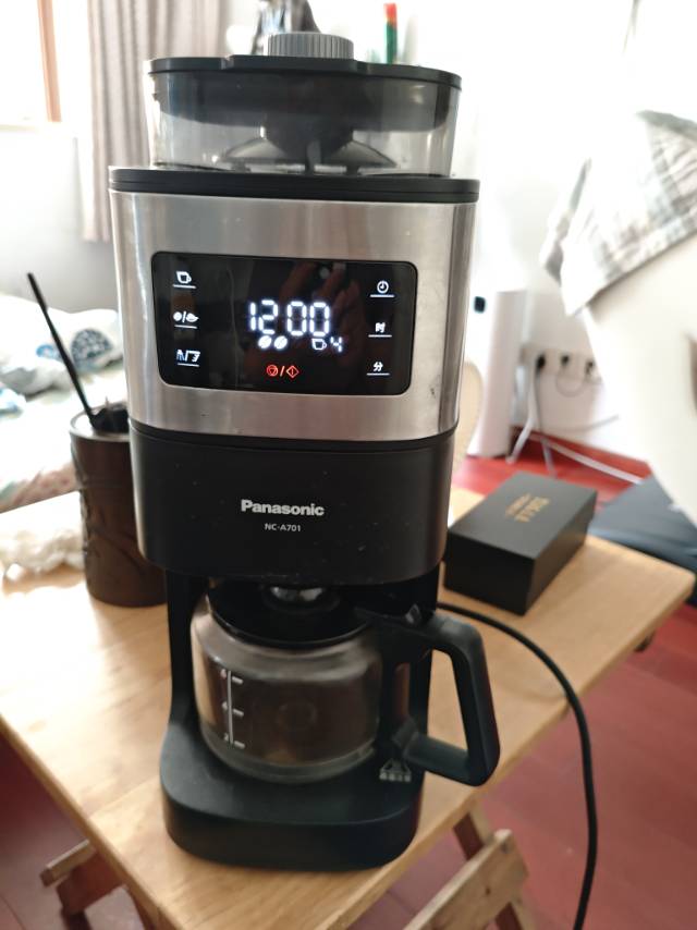 全自动咖啡机，八成新，买的时候800多元，一切正常，现在300元，谁要请打137…