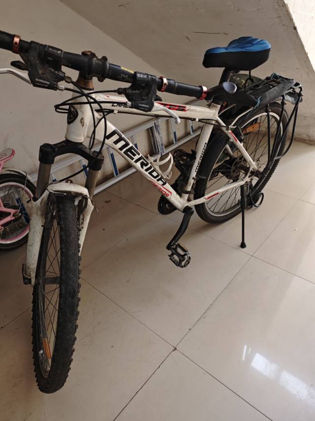 山地自行车，美利达挑战者300，要价500元。可以还价。有意者请联系138561…