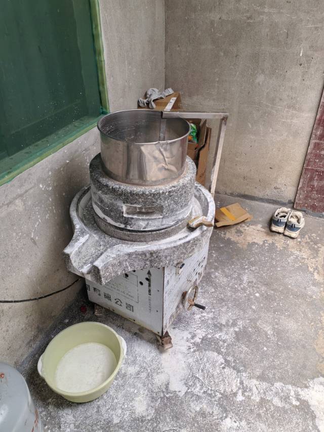 石磨以及肠粉机图片4