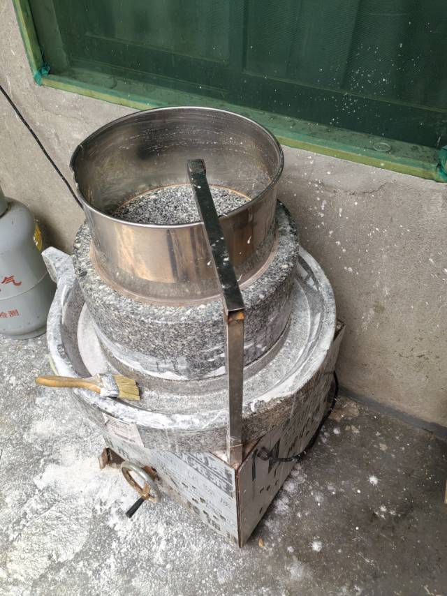 石磨以及肠粉机