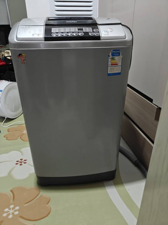 海尔波轮洗衣机，功能完好，外观干净整洁，适合家庭使用。波轮设计，操作简单方便，洗…