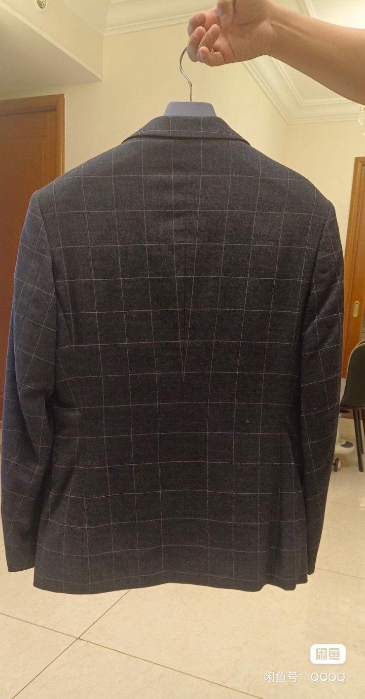 海澜之家西装套装，只穿了一次，实体店购买，原价八百。成色几乎全新，尺码M，适合四…图片4