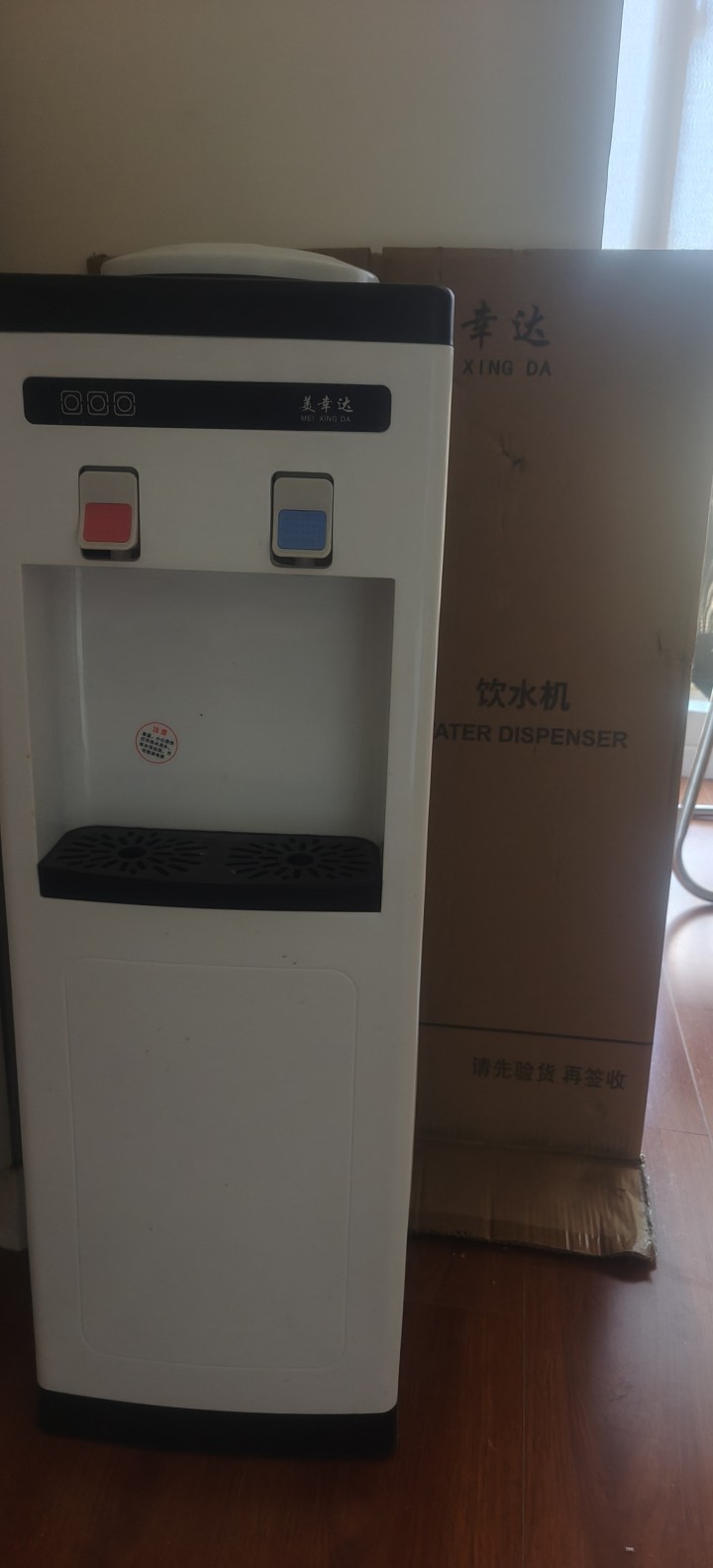 美幸达立式饮水机，温热双出水功能，几乎全新。机身白色搭配黑色，简约大方。带智能控…图片2