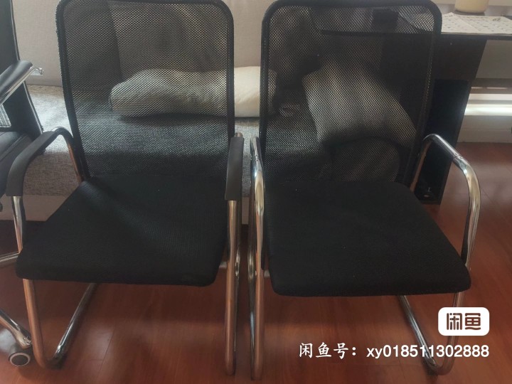 黑色网布办公椅，金属弓形支架，带扶手，靠背透气网格设计！坐垫舒适，钢架结构稳固，…