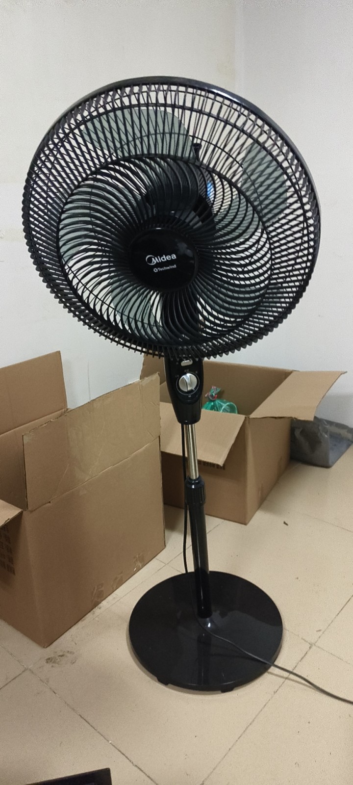 美的电风扇。九五成新