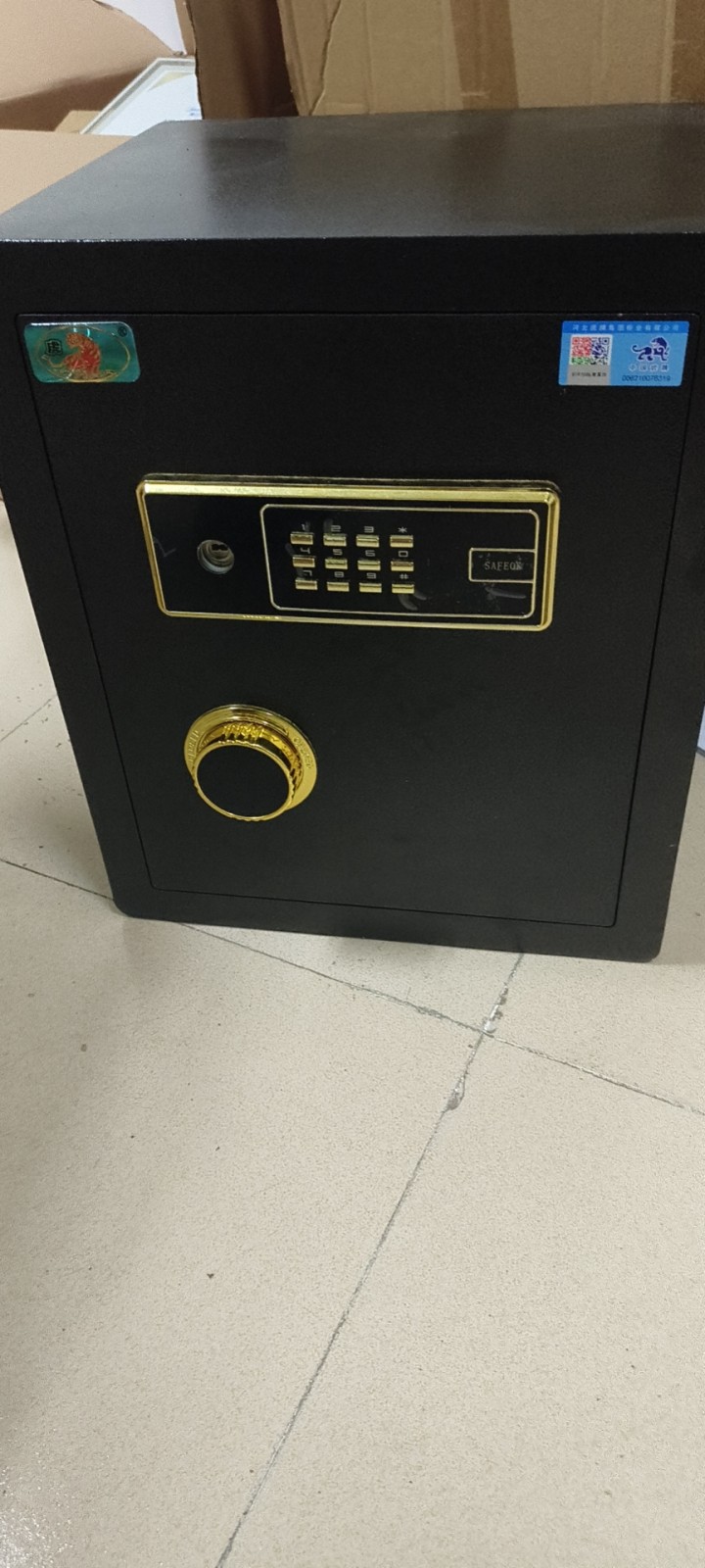 虎牌保险柜，功能正常，九五成新，价格可商量
