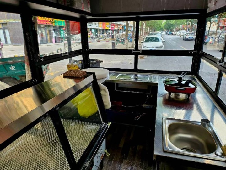 因店铺太忙无时间经营餐车，特此出售全新餐车，内含一米八冷藏展示柜，车长3.5米*…图片6