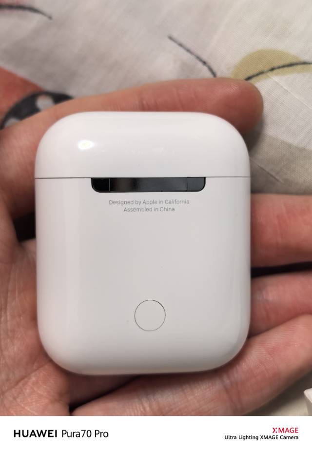 苹果耳机 AirPods二代 耳机仓 全新未使用 买了好多年了 自买来家里孩子把…图片3