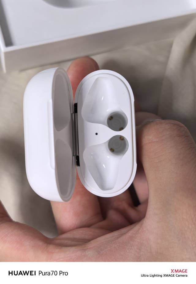 苹果耳机 AirPods二代 耳机仓 全新未使用 买了好多年了 自买来家里孩子把…图片2
